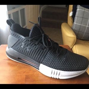 Under armour clutch fit drive low basketball shoes